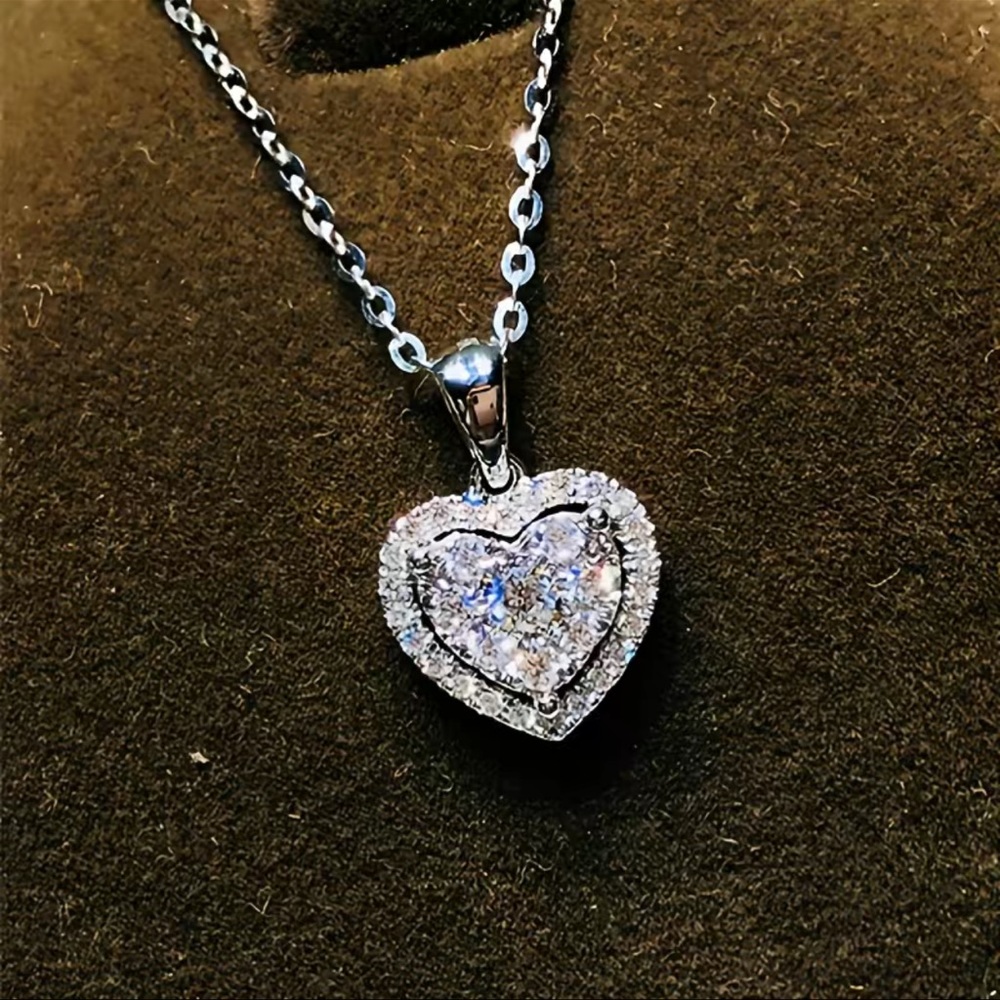 💎✨ Gorgeous White Crystal Pendant Necklace